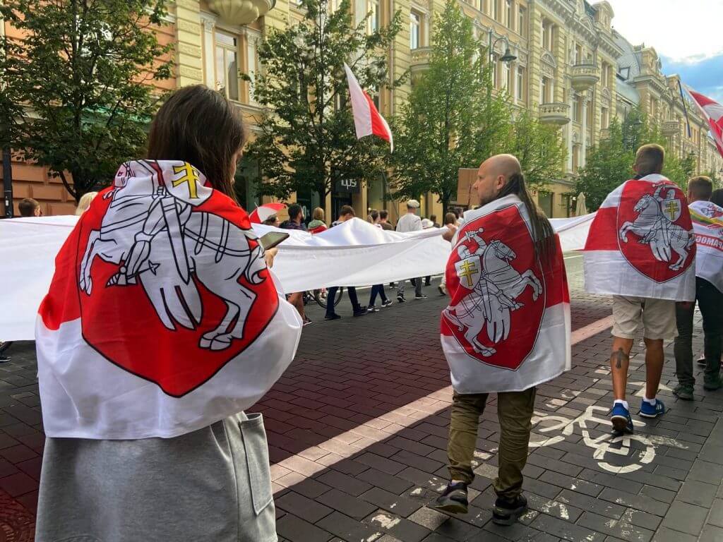 Прокуратура потребовала изъять из продажи кружки и футболки с гербом "Погоня"