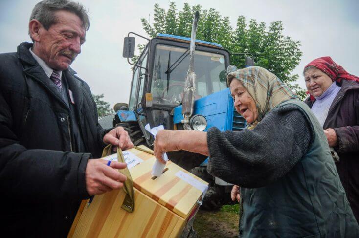 "Любимого не отдают". Как в Беларуси будут "выбирать" Лукашенко