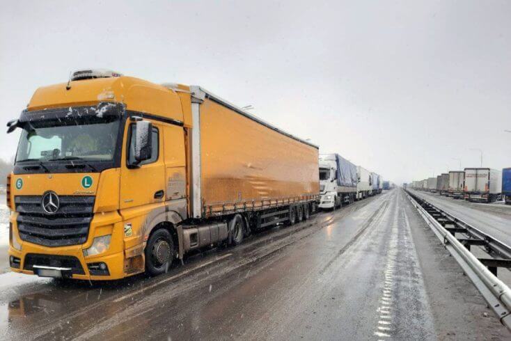 Советник премьер-министра: Задержанные грузовики еще не находятся в Литве