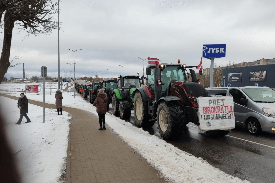 Латвийские фермеры вышли на протесты — требуют запретить ввоз  продовольствия из Беларуси и РФ | Pozirk