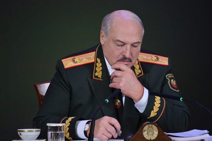 Лукашенко вписал "противодействие экстремизму" в свою директиву об общественной безопасности и дисциплине