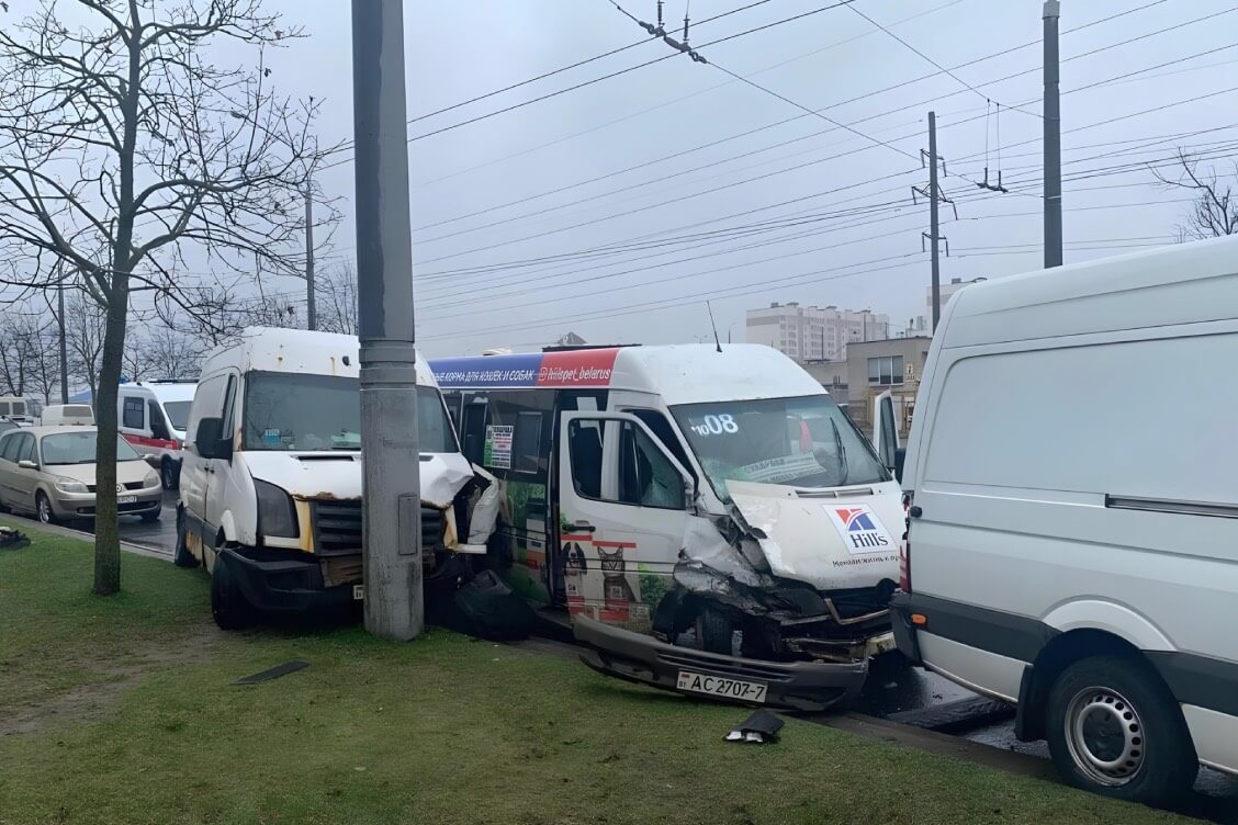 В Беларуси вторая за день авария с участием маршрутки, теперь в Минске —  пять пострадавших | Pozirk