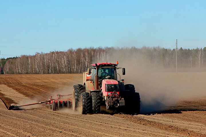 Палата представителей приняла законопроект, смягчающий ответственность трактористов за пьяную езду