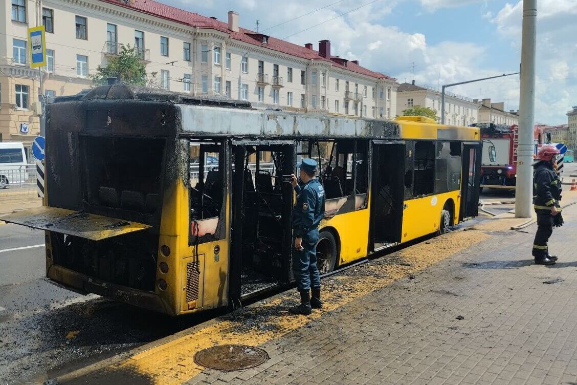 В центре Минска сгорел автобус МАЗ | Pozirk