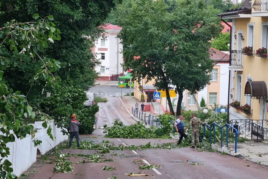 В Гомельской области объявлен режим чрезвычайной ситуации из-за последствий  урагана | Pozirk