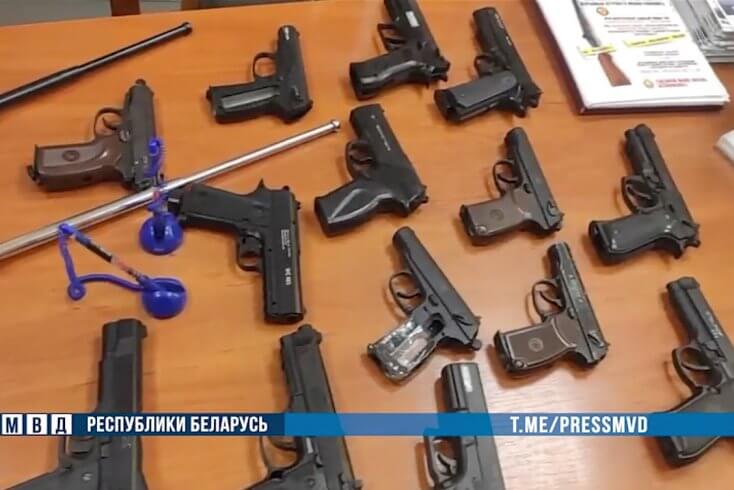 С начала года из оборота изъято более 480 единиц незарегистрированного оружия, добровольно сдано свыше 300 единиц — МВД