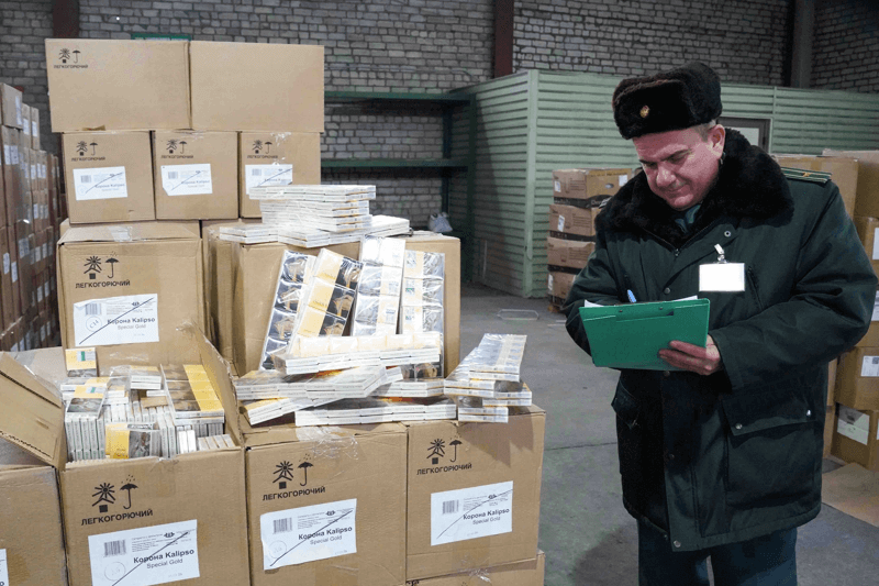 Russia seizes $200,000 worth of smuggled Belarusian cigarettes