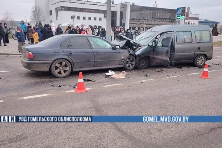 У выніку аўтааварыі ў Гомелі пацярпела дзевяць чалавек, у тым ліку двое дзяцей