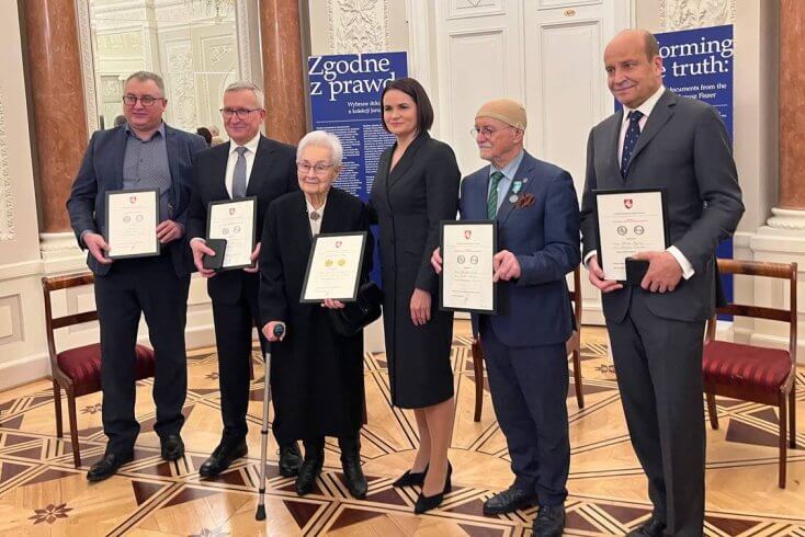 Opposition leader awards prominent Poles, Belarusians during Warsaw visit