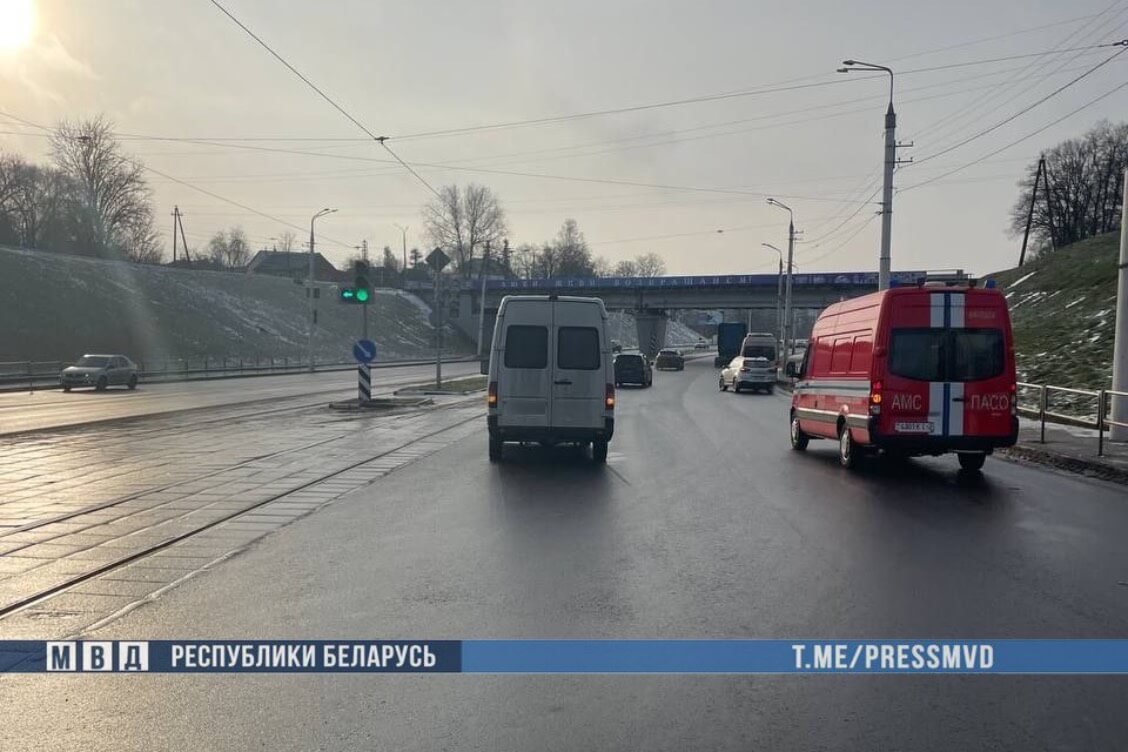 У Віцебску пад коламі мікрааўтобуса загінуў школьнік, распачатая крымінальная справа