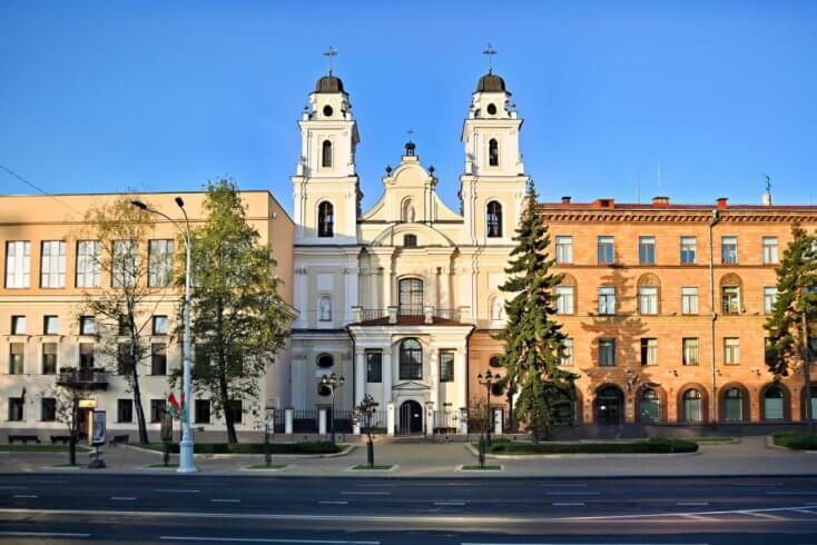 Archbishop Stanieŭski urges Belarusian Catholics to pray for late Pope Francis