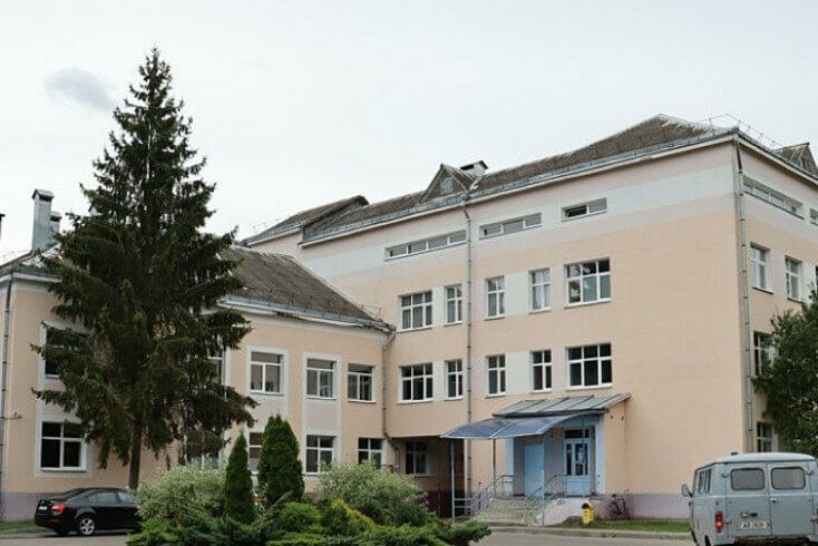 Минздрав создал комиссию по расследованию смерти 14-летней школьницы в Ельске