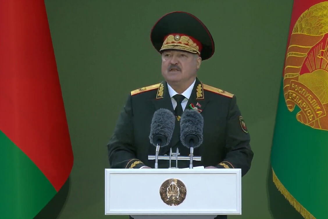 Лукашенко назвал угрозой для Беларуси минирование границ Польшей и Литвой