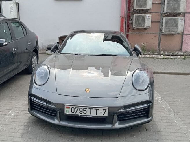 Количество ввезенных в РФ из Беларуси автомобилей сократилось за год в три раза
