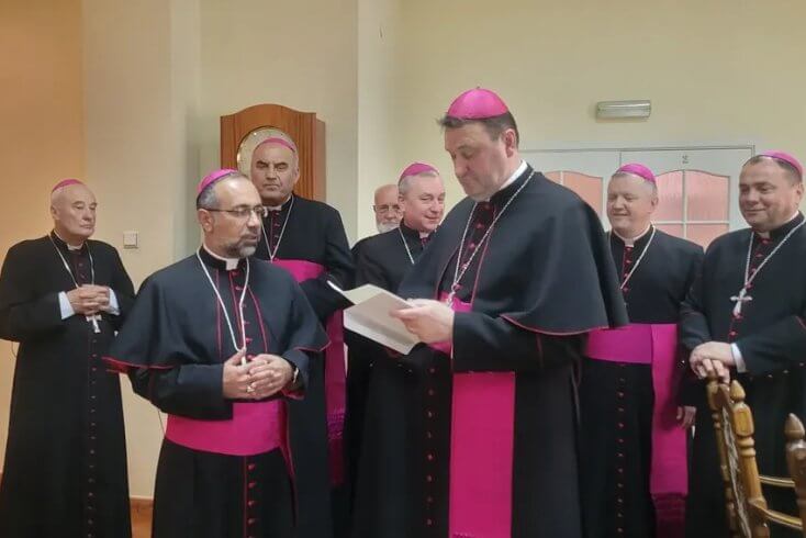 Беларускія біскупы ўпершыню сустрэліся з апостальскім нунцыем Чэфальяй