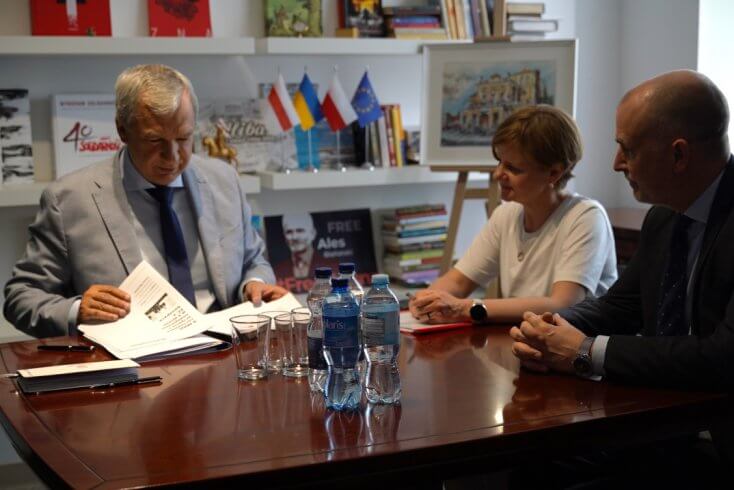 Латушка абмеркаваў з кіраўніцтвам ЕСЗД праблему пераследу беларусаў за мяжой з боку рэжыму Лукашэнкі