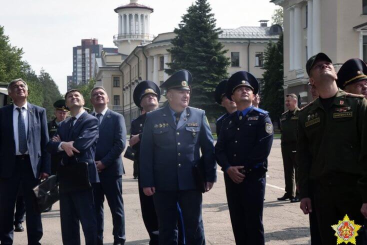 Главный идеолог Минобороны призвал готовиться к провокациям Запада с "террористическими практиками"