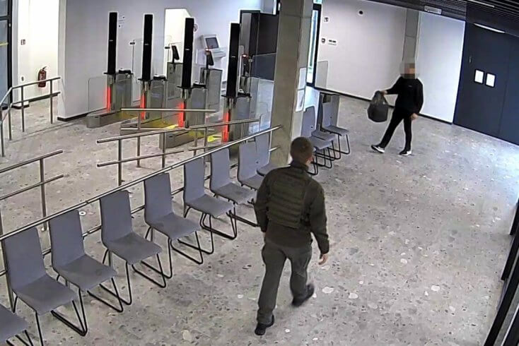 Літоўскія памежнікі затрымалі кіроўцу аўтобуса з 500 пачкамі кантрабандных беларускіх цыгарэт