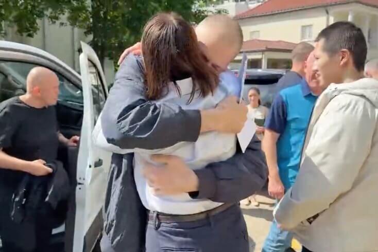Siarhiej Cichanoŭski, 14 other prisoners released