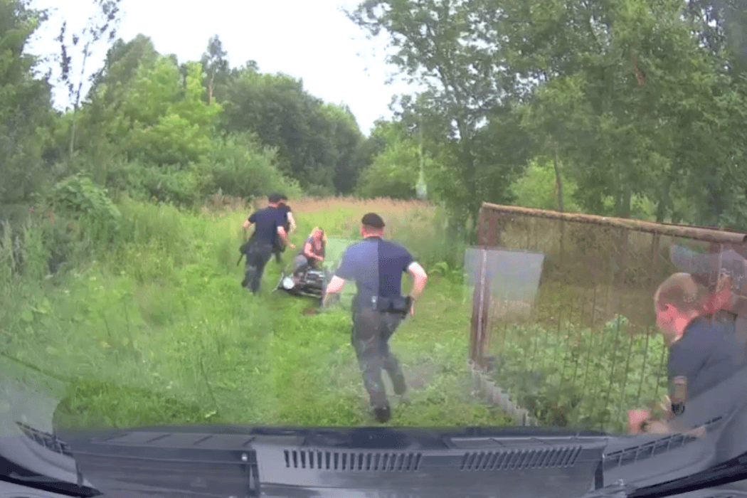 У Смалявіцкім раёне нецвярозага бяспраўніка затрымаў АМАП