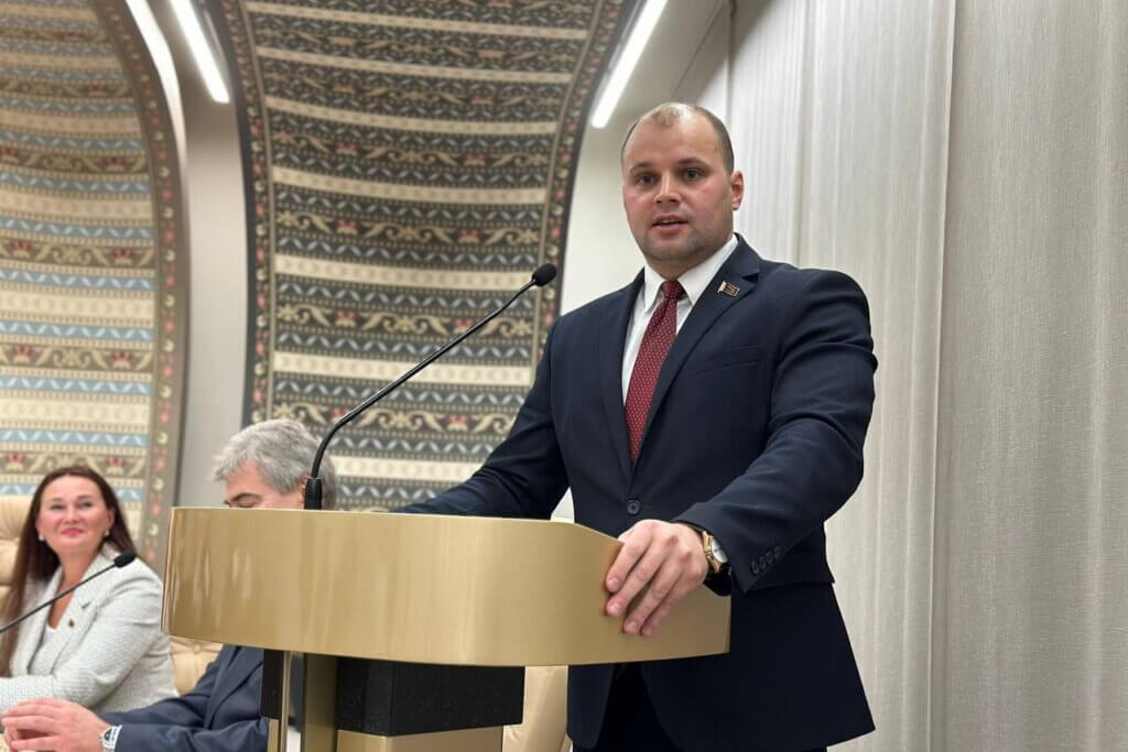 Федэрацыю футбола ўзначаліў чыноўнік Мінаблвыканкама, функцыянер партыі “Белая Русь” Булойчык