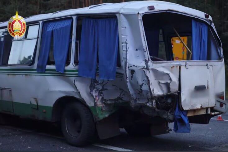 В ДТП в Березовском районе пострадало 15 человек, четверо в реанимации — Минздрав