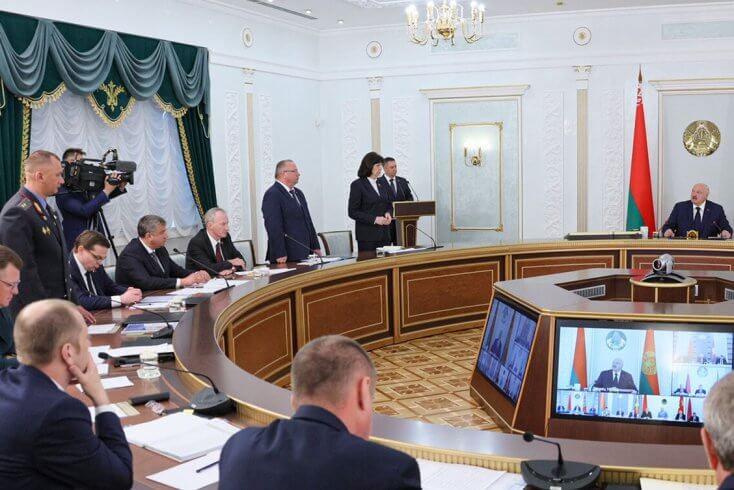 Власти рассчитывают собрать в этом году 11 млн тонн зерновых, хотя комбайны не готовы к работе в трети хозяйств