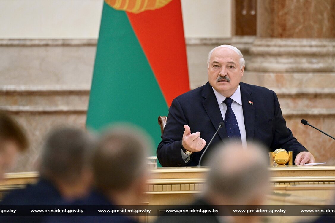 Лукашенко все еще надеется на сделку с Трампом, уповает на раскол в Евросоюзе и готов депортировать политзаключенных