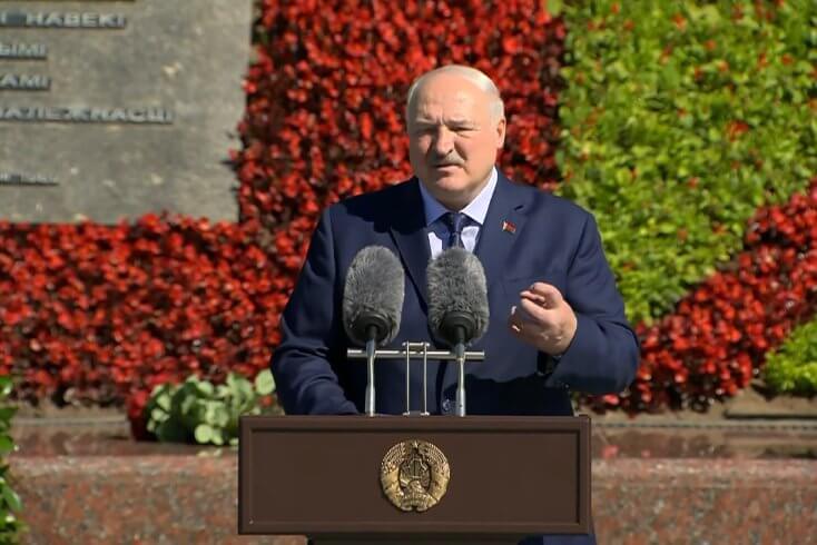 Лукашенко в День независимости обвинил Запад в желании "сжечь несколько миллионов" человек и призвал сплотиться