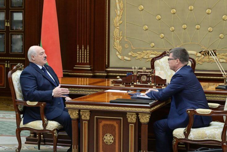 Łukašenka says pro-government trade unions are “most powerful parties”