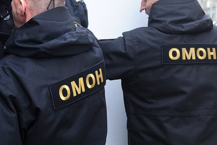 ОМОН задерживает жителей столицы возле места падения беспилотника во Фрунзенском районе — правозащитники