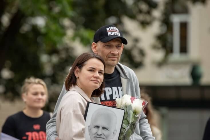 "И тут я выхожу — а вы уже не такие". Сможет ли Тихановский "зарядить людей" в 2025-м?