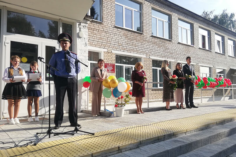 В системе среднего образования Беларуси задействовано около 2 тыс. 