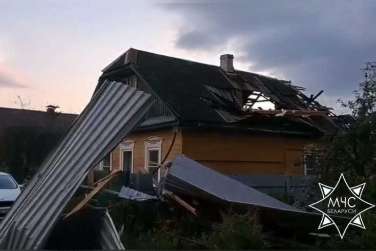 Амаль 20 дамоў пашкоджана ў Брэсцкай і Магілёўскай вобласці ў выніку праходжання навальнічнага фронту — МНС