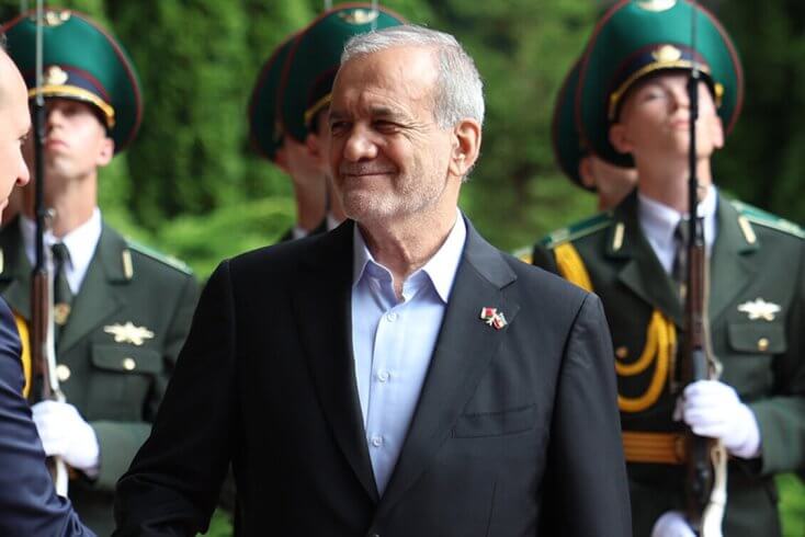 Президент Ирана Пезешкиан на встрече с Лукашенко критиковал санкции Запада и “деструктивный подход” США