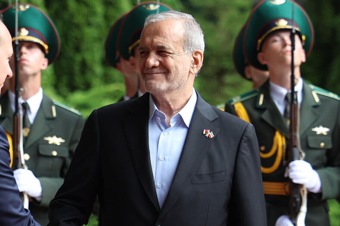 Президент Ирана Пезешкиан на встрече с Лукашенко критиковал санкции Запада и “деструктивный подход” США