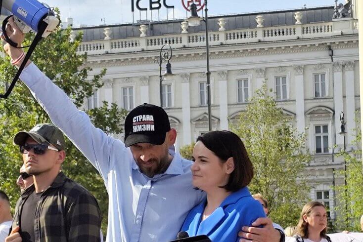 Купить Кравцову билет до Минска — не проблема. А вот как вернуть в страну сотни тысяч белорусов?