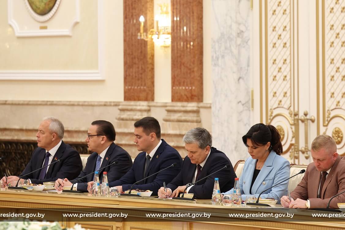 Лукашенко хочет подчеркнуть в учебниках факты притеснения белорусов в Польше до 1939 года