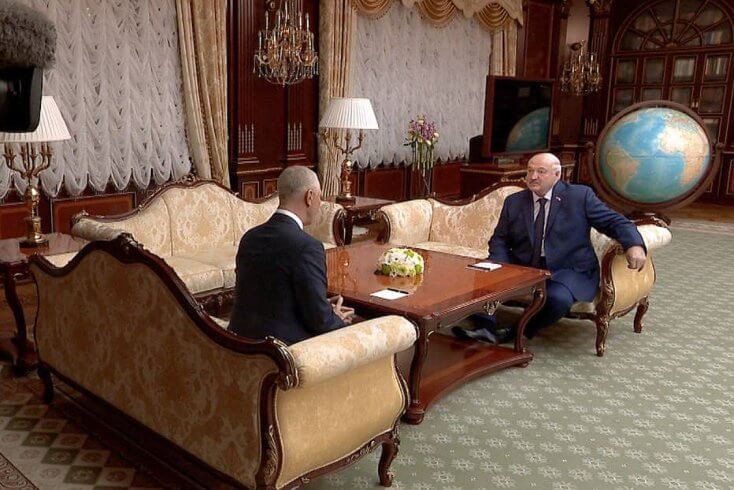 Лукашенко обсуждает "укрепление сотрудничества" с главой оккупированной РФ части Херсонской области Украины