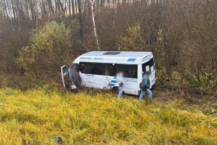 Пяцёра пасажыраў маршруткі пацярпелі ў ДТЗ у Дзяржынскім раёне