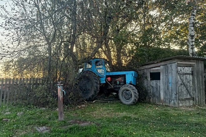 В Могилевском районе пьяный водитель выпал из трактора и погиб под колесами — ГКСЭ