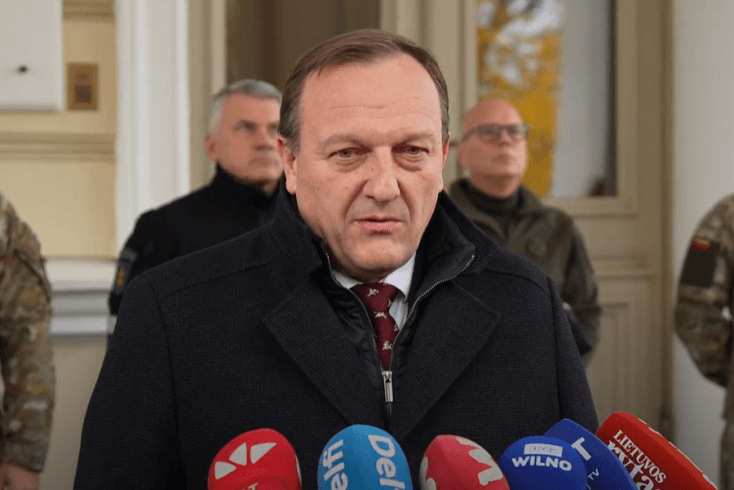 Глава МВД Литвы: Если представить, что мы вытащим пушку на границу и начнем стрелять по аэростатам, то этого не будет
