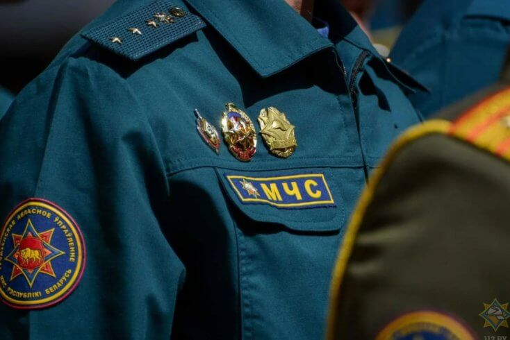 Работники МЧС получат право досматривать граждан и применять спецсредства