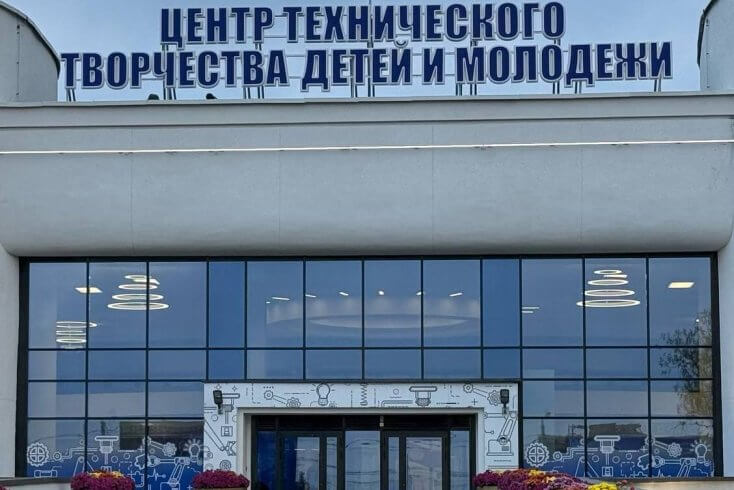 Лукашенко поручил создавать стимулы для "закрепления внутри страны талантливой молодежи"