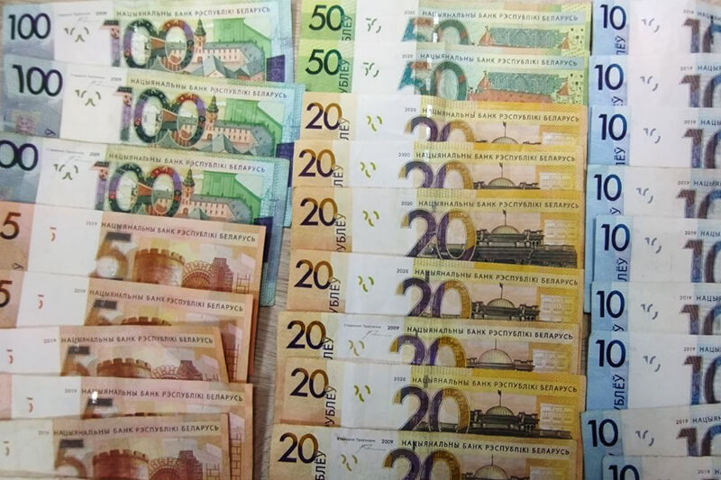 Суд у Гомелі абавязаў супрацоўнікаў універсітэта выплаціць 126 тыс. рублёў у якасці “кампенсацыі выдаткаў за навучанне адлічаных студэнтаў”