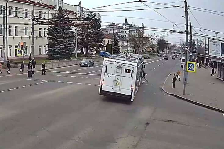 В Могилеве троллейбус сбил 12-летнюю школьницу на пешеходном переходе