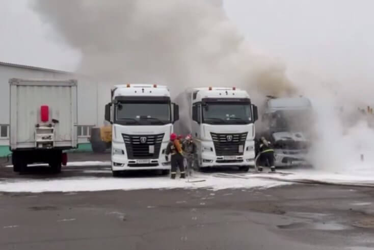 На тэрыторыі даччынага прадпрыемства "Беларуськалія" агнём пашкоджана два грузавыя аўтамабілі