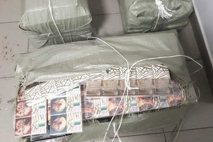 У заброшенного дома в литовском приграничье обнаружена контрабанда из Беларуси, владельца задержали пьяным за рулем