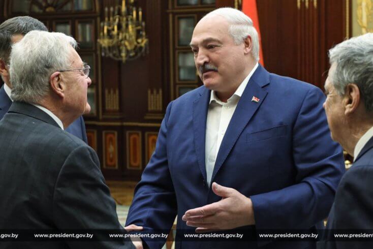 Лукашенко анонсировал переговоры с США в декабре и свои поездки по "югу планеты"