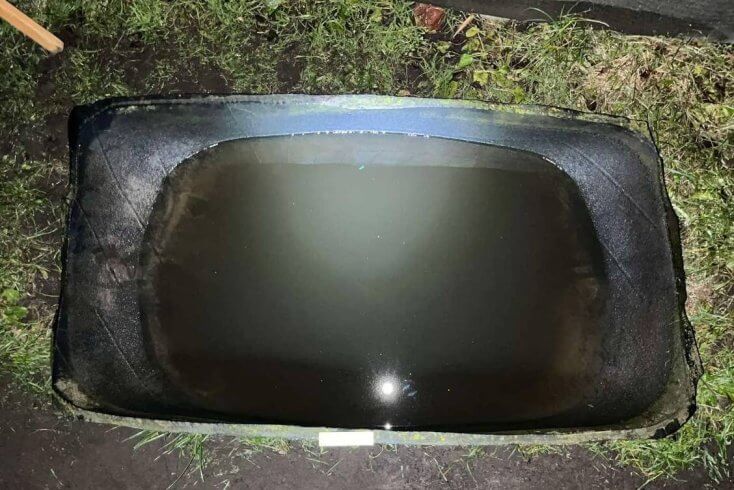 Пенсионер утонул во дворе своего дома, упав в поилку для птиц